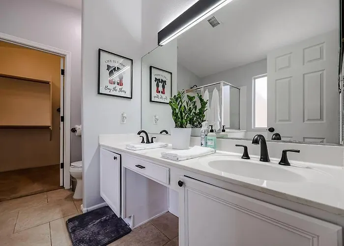 3bd Near Scottsdale - Golf Putting *