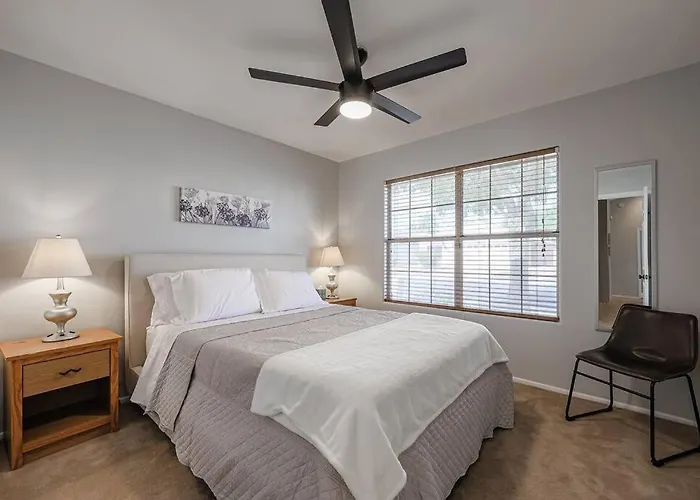 3bd Near Scottsdale - Golf Putting *